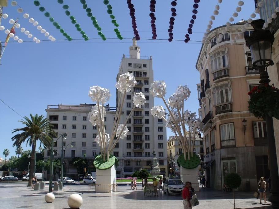 Views In Calm City Center Malaga Luaran gambar